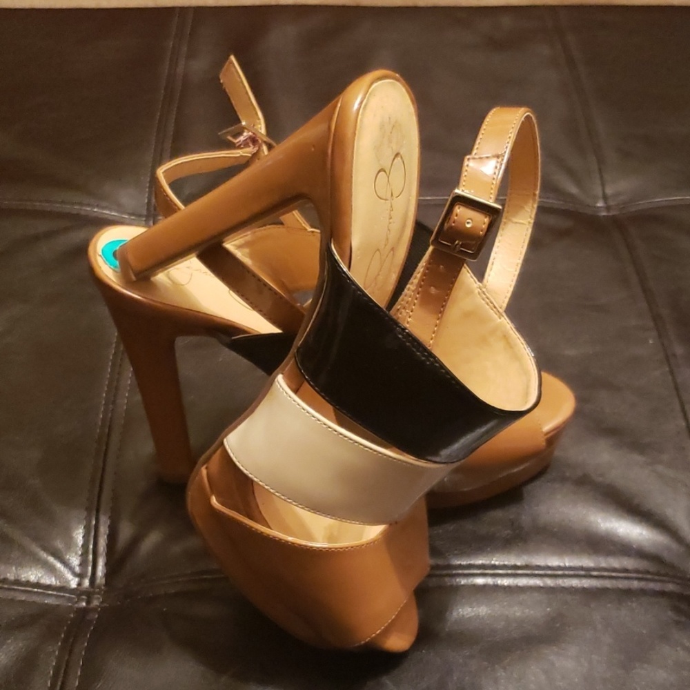 SOLD!! TWO pairs of size 8 shoes!!! - Picture 3 of 7
